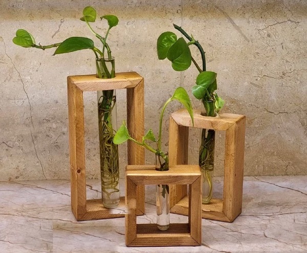 اکسسوری چوبی روی میز