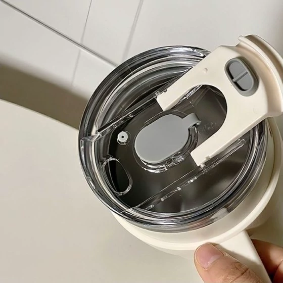 تراول ماگ دسته دار SITARAYURI دو حالته نی دار 1200 میل تراول ماگ دسته دار SITARAYURI دو حالته نی دار 1200 میل درب