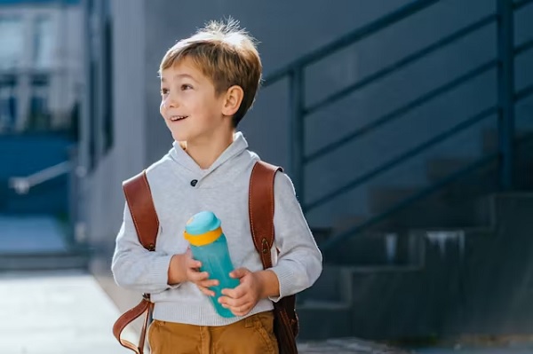 بهترین قمقمه برای مدرسه کدام است؟ معرفی 6 مدل کاربردی برای دانشآموزان ویژگی های بهترین قمقمه مدرسه