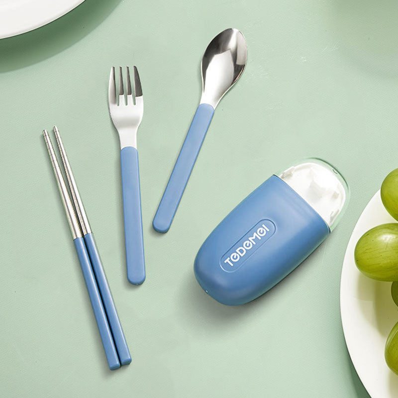 قاشق و چنگال مسافرتی