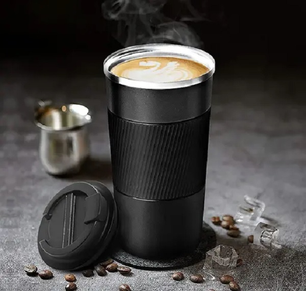 طرز استفاده از تراول ماگ برای نوشیدنی گرم